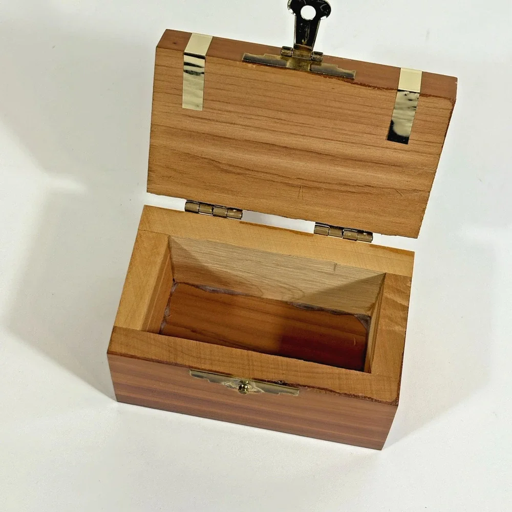 Small Cedar Treasure Chest Souvenir Lake Superior Minnesota North Shore Vintage